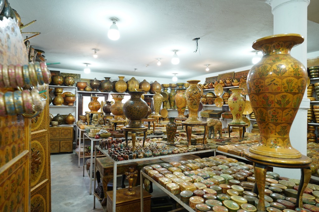 Grand Srinagar Papier-Mâché Gallery Chest