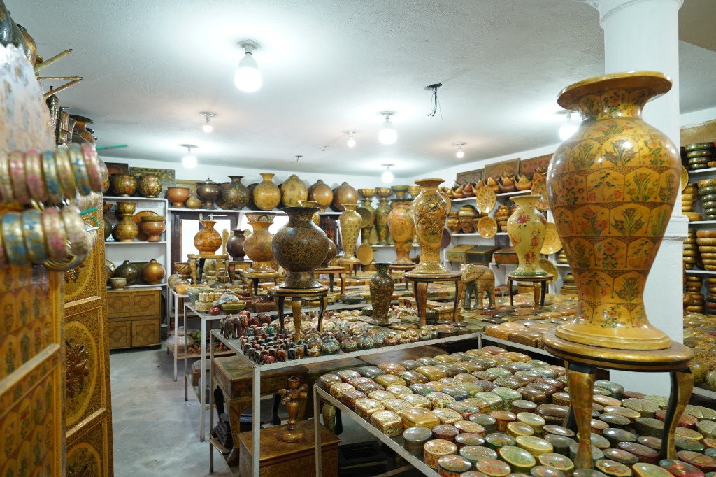 Royal Kashmiri Papier-Mâché Golden Flower Vase