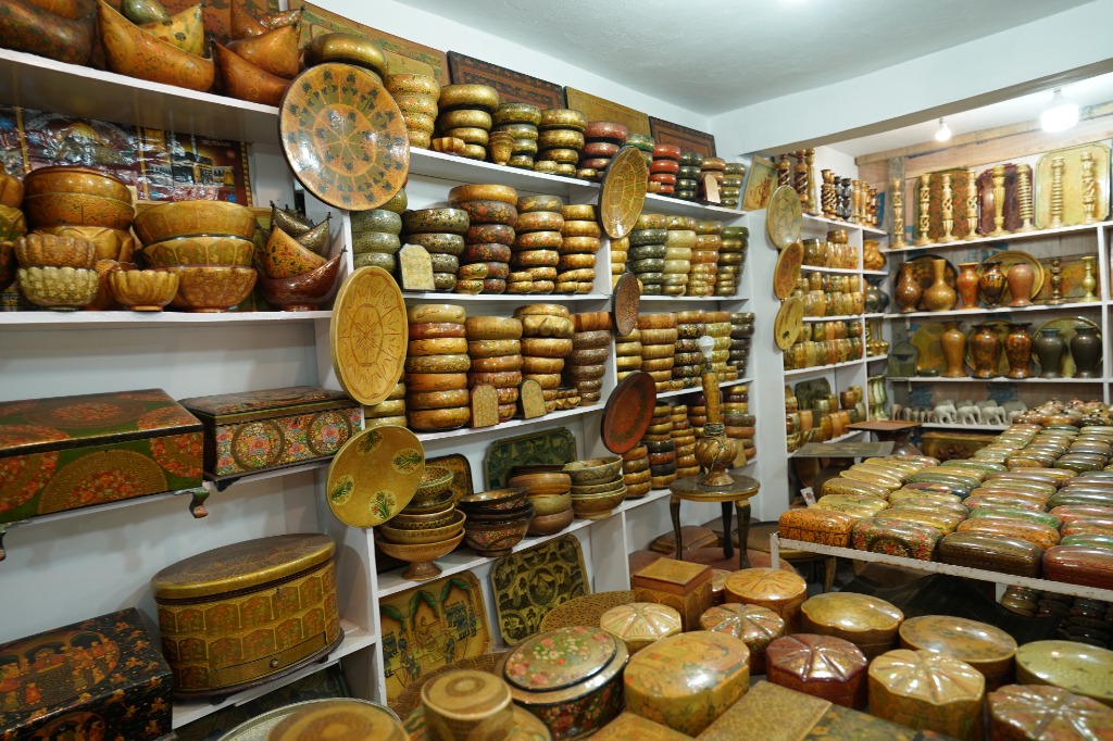 Papier-Mâché Wall Plates & Decorative Bowls